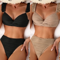 Sexig enfärgad TVÅdelad bikiniset med rufsiga detaljer