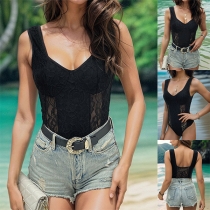 Sexig V-ringad body med spetsdetaljer
