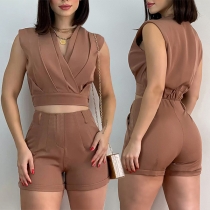 Mode enfärgad tvådelad set med rynkade crop tops och shorts (utan bälte)