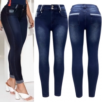 Mode höghus med vintage tvättade skinny jeans