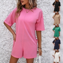 Casual enfärgad romper med rund hals och korta ärmar med sidolappsfickor
