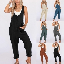 Casual jumpsuit med enfärgad främre knapp, rund hals och ärmlösa patchfickor
