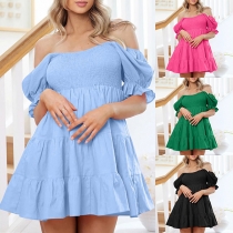 Mode Enfärgad Smocked Bodice Fyrkantig Neck Puff Kortärmad Tiered Mini Klänning