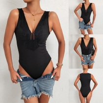 Sexig V-ringad ärmlös spetsskarvad body