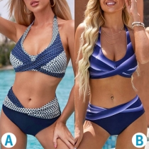 Sexigt tvådelat bikiniset med kontrastfärgtryckt kors