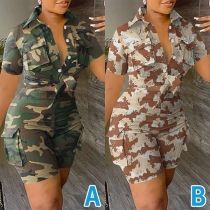 Modekamouflagetryckt tvådelsset med självknytande crop top och shorts med patchfickor