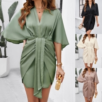 Mode Enfärgad V-ringad Batwing Kortärm Klänning med Ruched Effekt