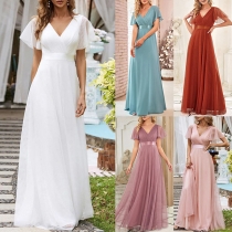 Elegant kortärmad festklänning med V-ringning och hög midja