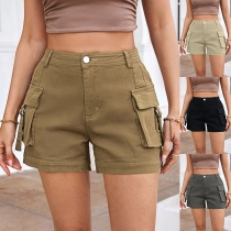 Mode med sidolappade fickor i jeansshorts