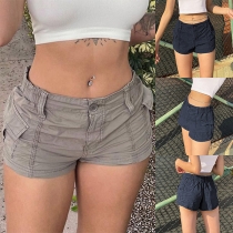 Korta shorts med fickor och låg midja