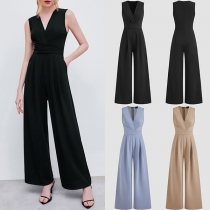 Elegant enfärgad ärmlös V-ringad jumpsuit med hög midja