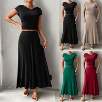 Tvådelad enfärgad outfit med crop top och kjol