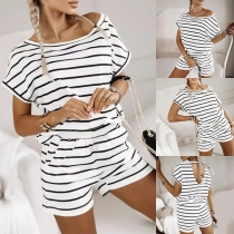 Randigt casual tvådelat set med rygglös skjorta och shorts