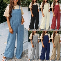 Jumpsuit med fickor och rak halslinje för avslappnad stil