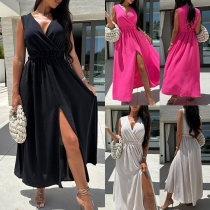 Elegant enfärgad V-ringad ärmlös hög slits midiklänning