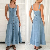 Mode Älskling Halsringning Klänning med Patchfickor och Knappdetaljer Fram, Backless i Förtvättad Denim