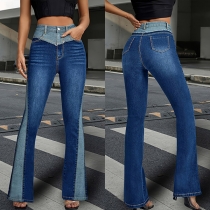 Jeans med hög midja och utsvängda ben i kontrastfärg