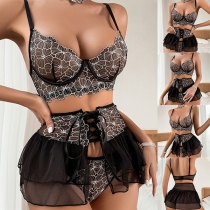 Sexiga blommiga broderier i tre delar lingerieset