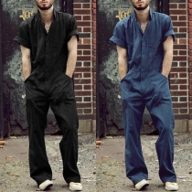 Stilren Funktionalitet: Enfärgad Cargo Jumpsuit för män med ståkrage och kort ärm