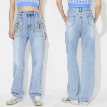 Modeblommiga broderade höghus raka gammaltvättade jeans