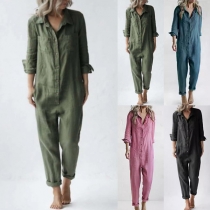 Långärmad jumpsuit med knapp framtill och modestativ krage i bomull och linne