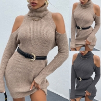 Stickad tröja klänning med turtleneck och öppen axel, långärmad