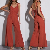 Moderiktig V-ringad rygglös högmidjad jumpsuit med vida ben