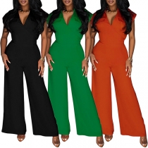 Moderiktig V-ringad kepsärm jumpsuit med vida ben