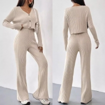 Moderiktig tvådelad set Innehåller Crop Cardigan och raka byxor