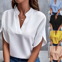 Avslappnad enfärgad V-ringad T-shirt med kort ärm
