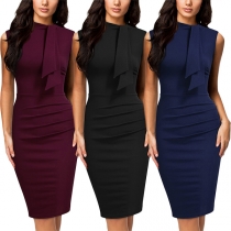 Enfärgad Crew Neck ärmlös Ruched Bodycon Modeklänning