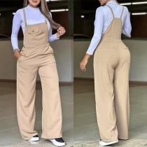 Moderiktig jumpsuit med vida ben och patchfickor