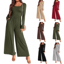 Trendig jumpsuit med fyrkantig halsringning, långärmad och vida ben