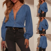 V-ringad långärmad jeansblus från Modeknapp
