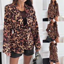 Moderiktig leopardmönstrad långärmad blazer med knytbart skärp och jackslag
