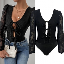 Sexig spetsbody med frontknytning och V-ringning, långärmad