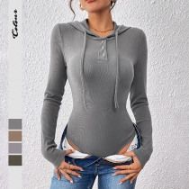 Långärmad ribbad body med huva och dragsko