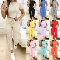 Tvådelad enfärgad set med Crop Top och smala byxor med fickor på sidorna
