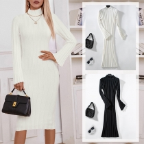 Ribbad Bodycon Klänning med Hög Hals och Långärmad Design