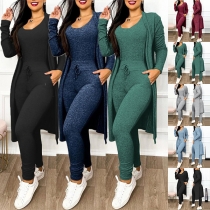 Modernt set i två delar med jumpsuit och kofta