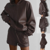 Streetwear set i konstläder PU med huva och shorts med dragsko