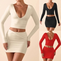 Sexig set i två delar med V-ringad crop top och minikjol
