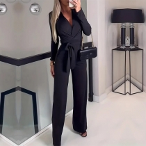 V-ringad långärmad jumpsuit med knytband och rak passform