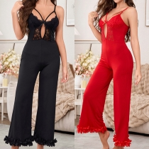 Sexig jumpsuit med spetsdetaljer och framkantsutsmyckning