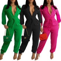Street Style V-ringad Jumpsuit med Knappdetalj, Elastisk Midja och Långa Ärmfickor