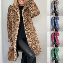 Leopardmönstrad jacka med ståkrage och lång ärm i plysch