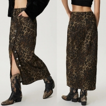 Leopardmönstrad Denimkjol med Främre Knappar och Hög Slits