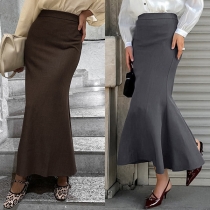 Elegant enfärgad maxikjol med hög midja och fishtail-design