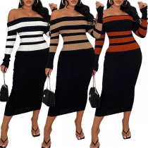 Sexig ribbad klänning med kontrastfärgade ränder och långärmad off-shoulder design