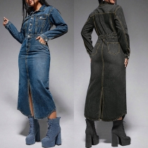 Långärmad denimklänning med knapp, hög slits fram och vintage-tvättad finish